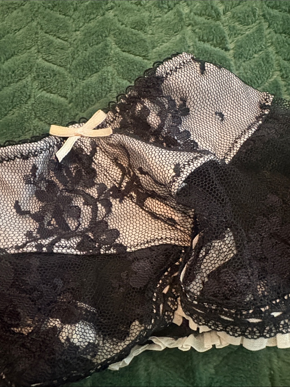 Smart & Sexy Panty Black Lace Bows Thong Size 7